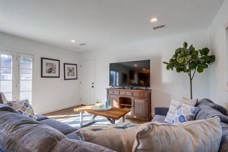 Others 5, Beautiful Remodel 3 Bedroom 2 Bathroom Home With Pool & Jacuzzi, Orange