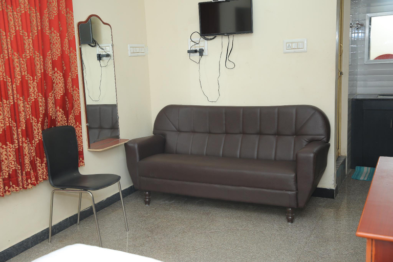 Others 4, Hotel Padma, Karur