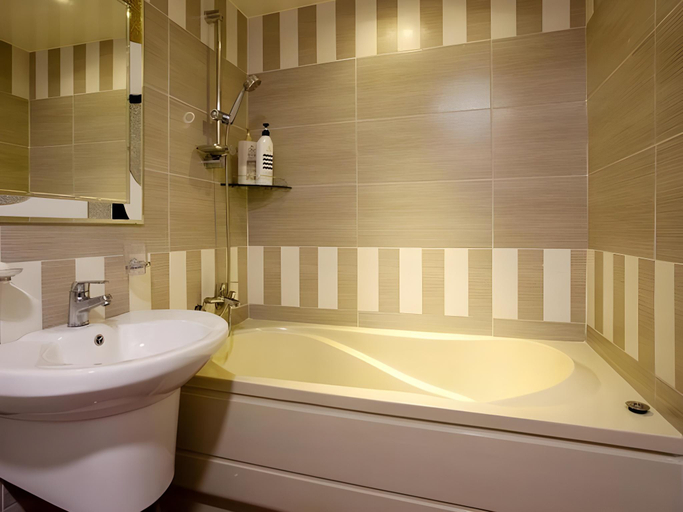 Bathroom, Some Motel, Dong