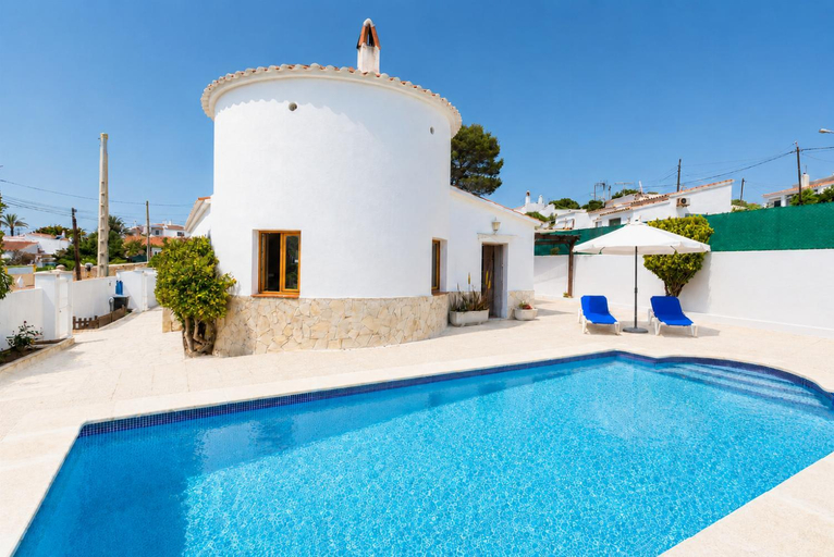 Sport & Beauty, Villa Maria Large Private Pool, A/C, WiFi, Baleares