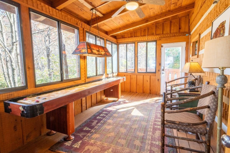 Game room, Lamp Post Lodge, Sevier