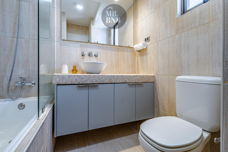 Bathroom 3, Diego de Velasquez Apartments by Mr BnB, Santiago