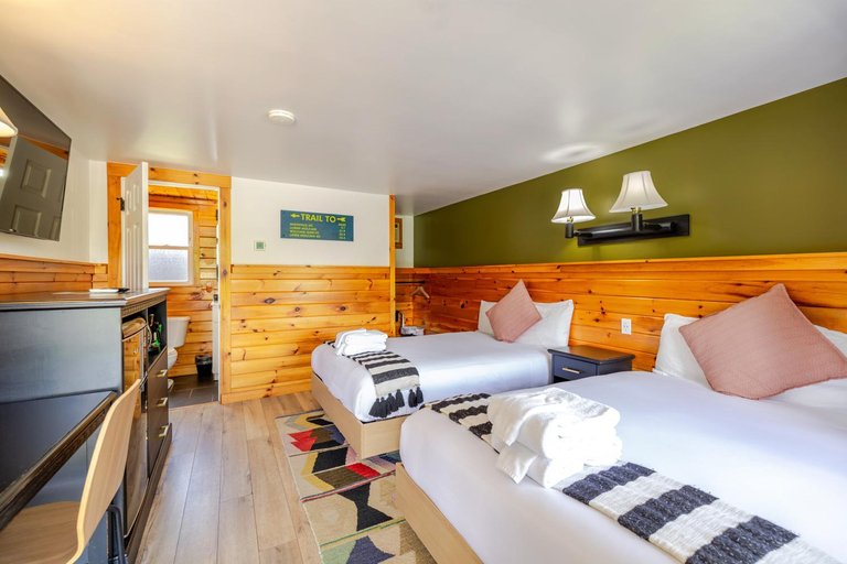 Bedroom 2, Wolfjaw Lodge, Essex