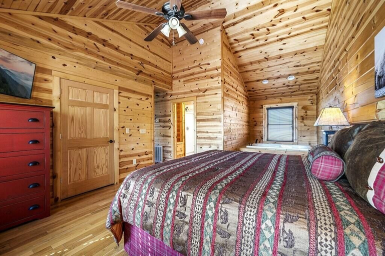 Room 4, Brave Eagle, Sevier