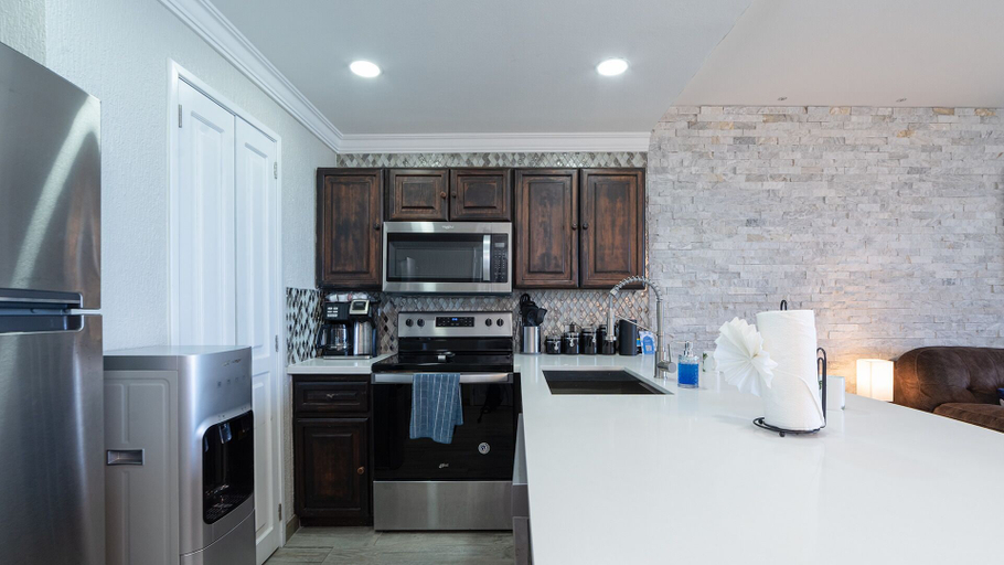Private kitchen 4, Stunning Oceanfront Escape With Sweeping Sea Views, Puerto Peñasco