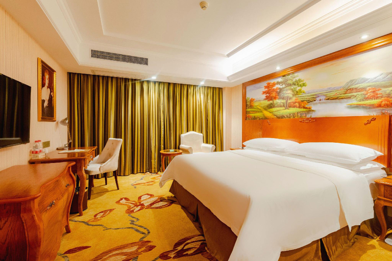 Bedroom 2, Vienna Hotel Shenzhen Longgang Xinsheng Metro Station, Shenzhen
