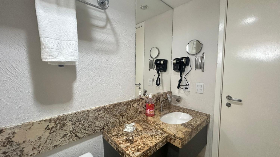 Bathroom 5, Natal Plaza Hotel, Natal