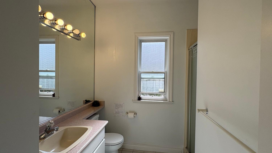Bathroom 2, Richmond Cozy Place 2, Greater Vancouver