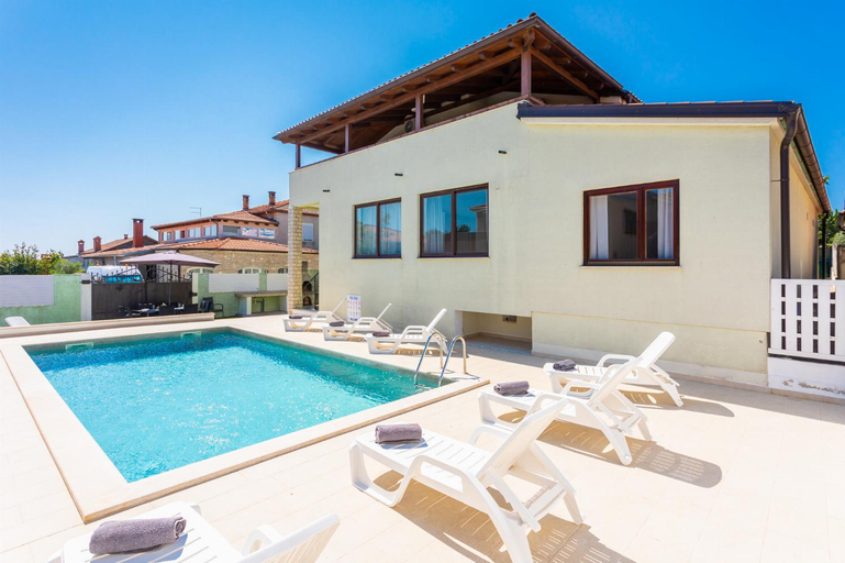 Sport & Beauty 3, Villa Casa Toni Large Private Pool, WiFi, Pula