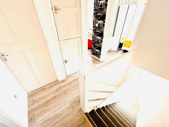 Interior 2, Apartment Sleeps 6 With Parking, London
