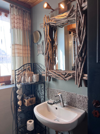 Bathroom, La Demeure des Elfes, Leuk