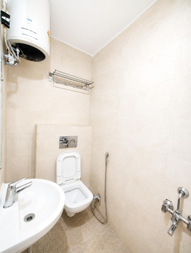 Bathroom 4, Goroomgo Rajput Charbagh Lucknow Near Railway Station, Lucknow