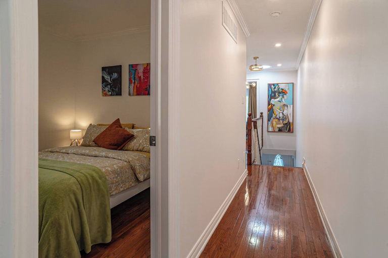 Room 2, 2-story 3BR House, Backyard, Bbq, Piano, Toronto