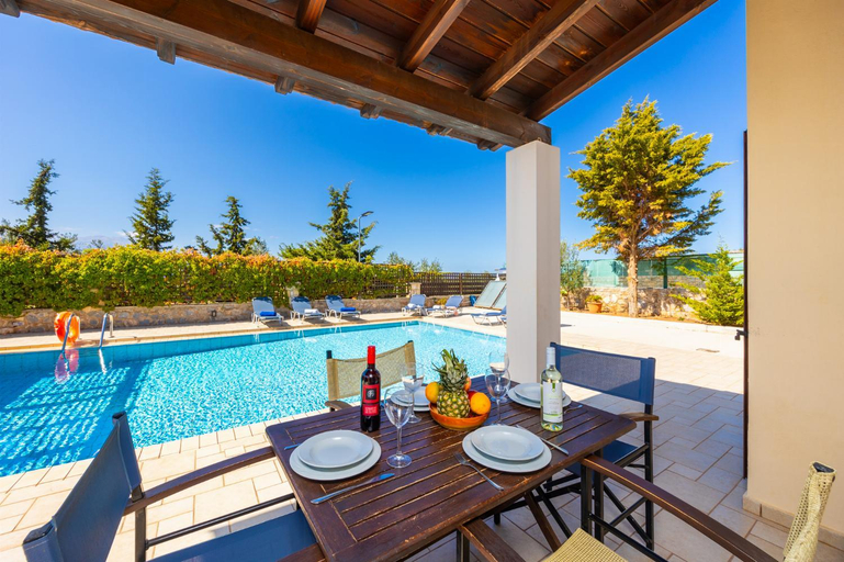 Sport & Beauty 3, Villa Nikolas Large Private Pool, A/C, WiFi, Crete