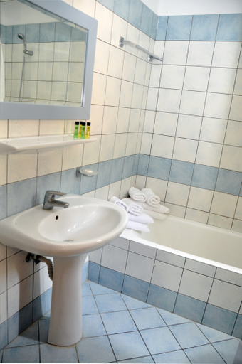 Bathroom 3, Koni Village Hotel, Crete