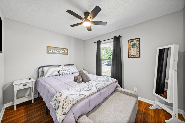 Room 3, Enjoy Our 936sf Single-story Home With a Private Entrance, Montgomery