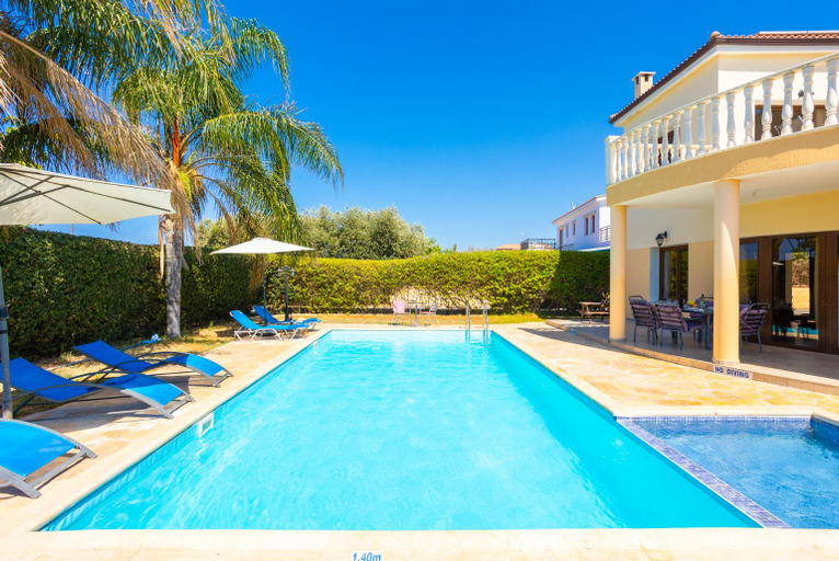 Sport & Beauty 5, Villa Tsikkos Ena