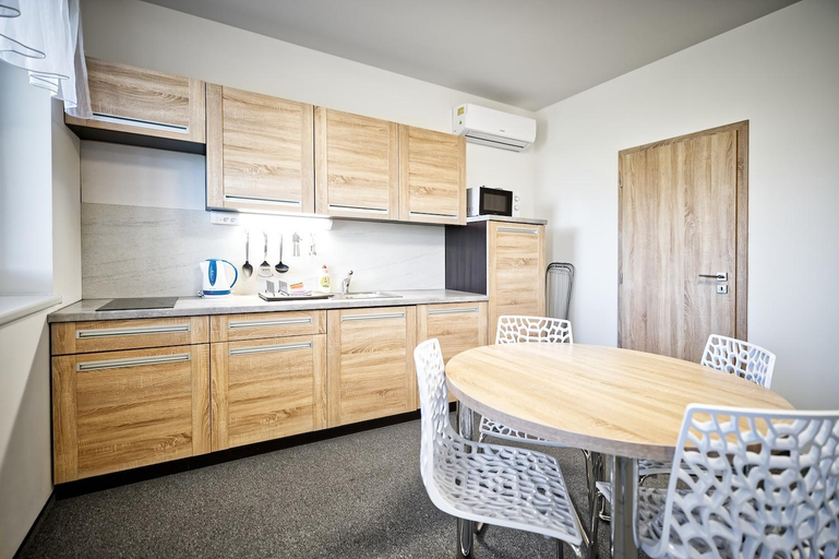Others 4, U Jeraba - komplex C, Břeclav