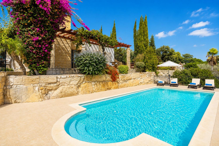 2, Villa Lone