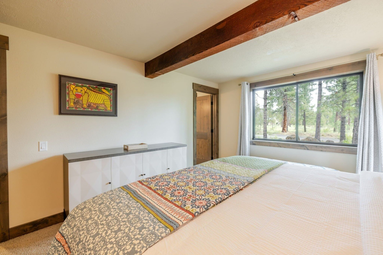 Room 2, 14 Lark Lane 4 Bedroom Home, Deschutes
