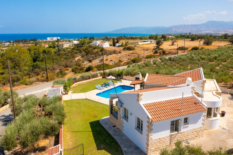 Others, Villa Thea
