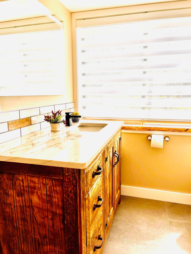 Others 5, Oceanside Manor - Fancy Room - Golf course & Beach View, Nanaimo