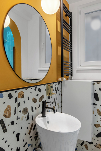 Bathroom 4, Birds of Paradise, Municipiul Bucuresti