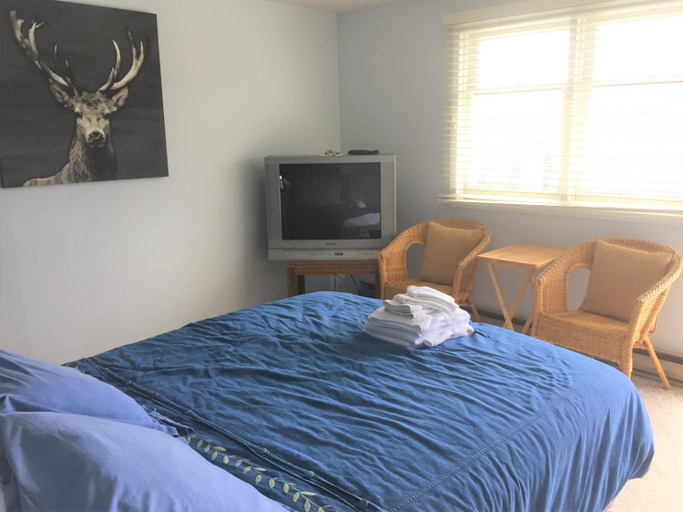 Bedroom 2, Misty River Lodge -, East Kootenay