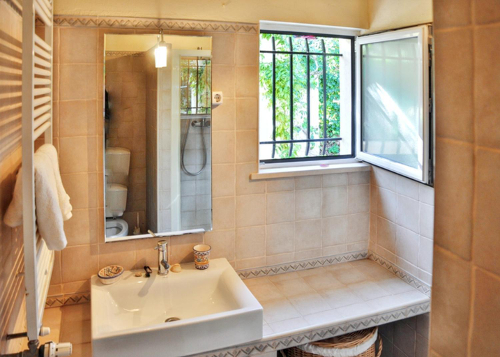 Bathroom 2, Elegant Villa in Vilamoura with Private Pool, Loulé