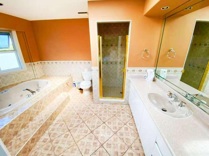 Bathroom 2, Vancouver Airport Blueberry Manor, Greater Vancouver
