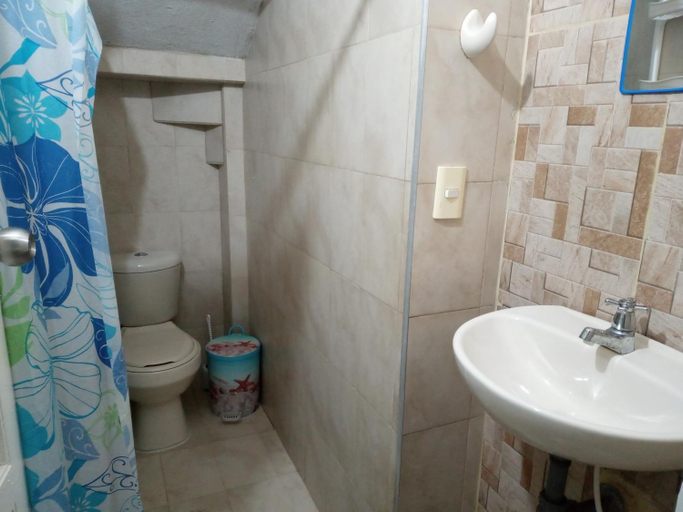Bathroom, AquaMarina Hostal, Tolú