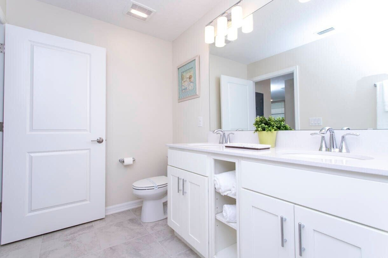 Bathroom 2, Storey Lake 2BR Condo Near Disney Parks, Osceola