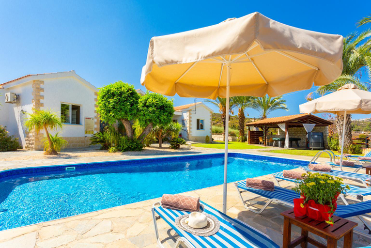 Others 3, Villa Amorosa