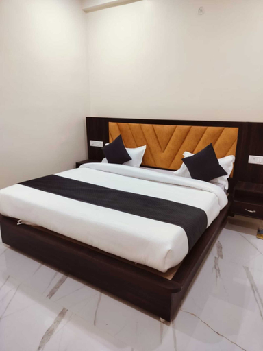 Room 2, Hotel Aryanandan - Near Ram Mandir, Faizabad