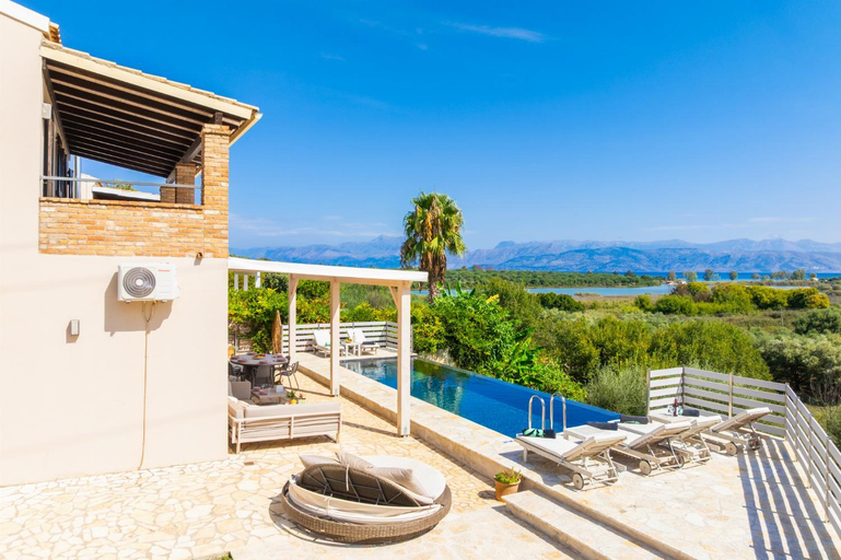 3, Villa Antinoti, Ionian Islands