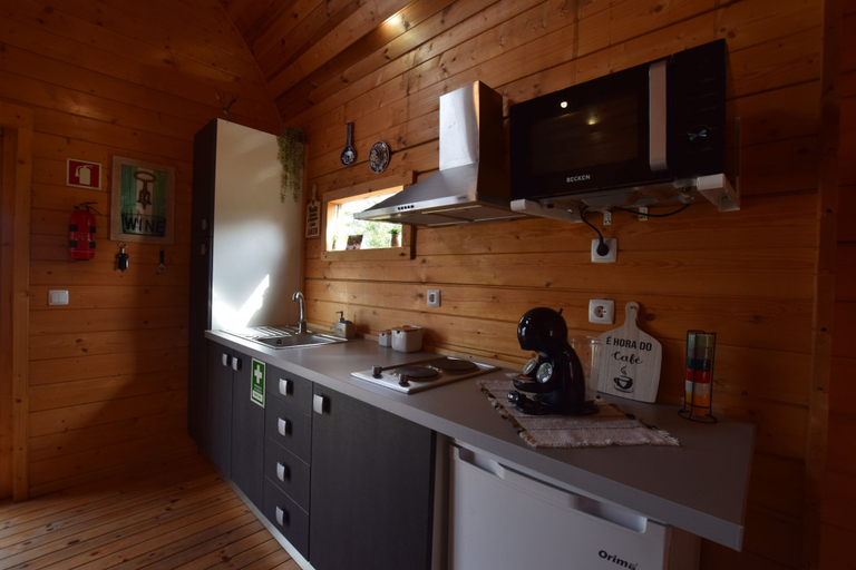 Private kitchen, Vale do Rossim Ecoresort, Gouveia