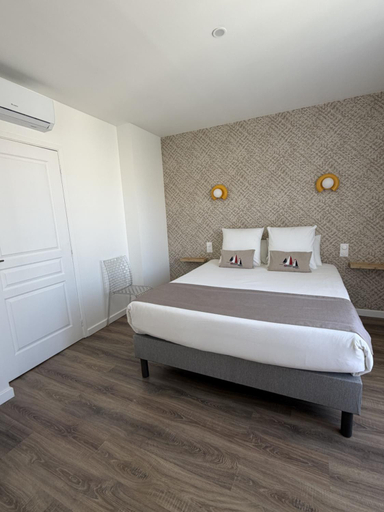 Bedroom 2, Hôtel Miramar, Royan, Charente-Maritime