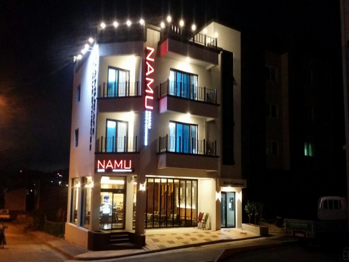 Exterior & Views