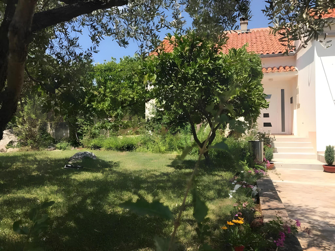Others 3, Ruza Apartment, Preko