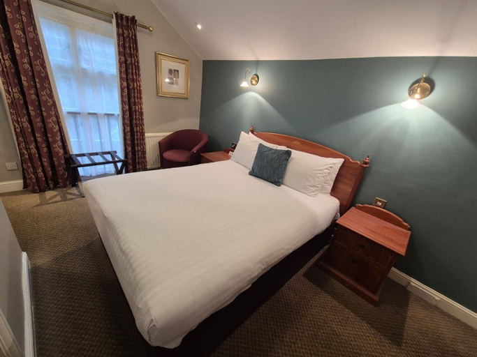 Bedroom 2, Warren Lodge Hotel, Surrey