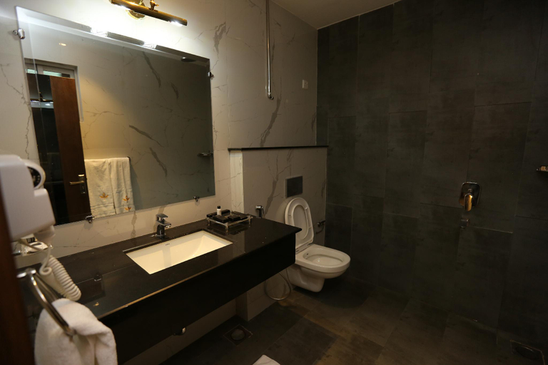 Bathroom 3, Brick House Hotel, Lahore