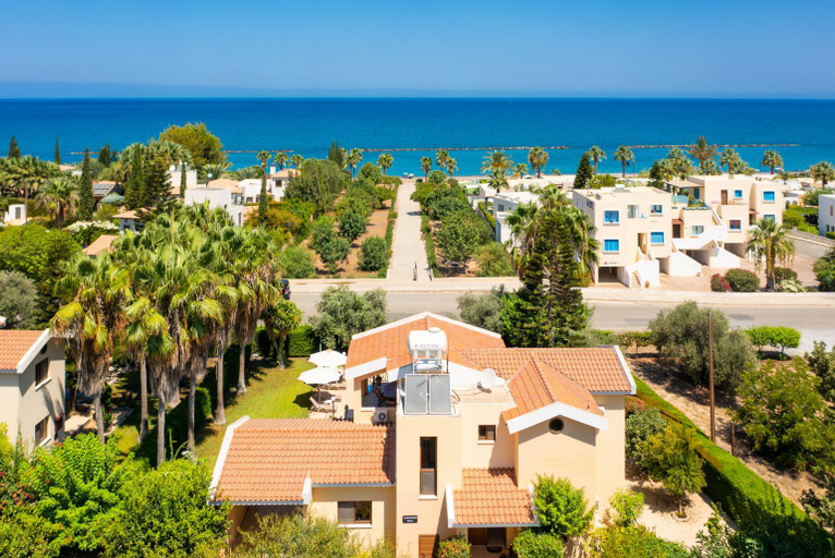 Others 3, Villa Halima Stefanos