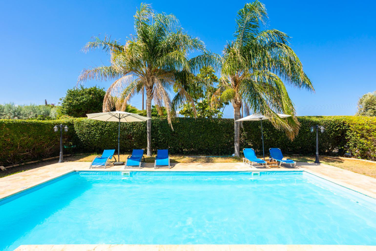 Sport & Beauty 4, Villa Tsikkos Ena