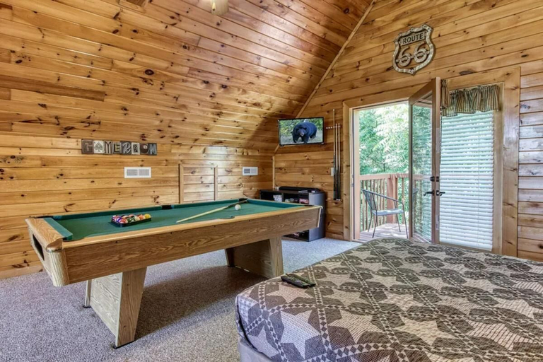 Game room 5, Smoky Mountain Hideout, Sevier