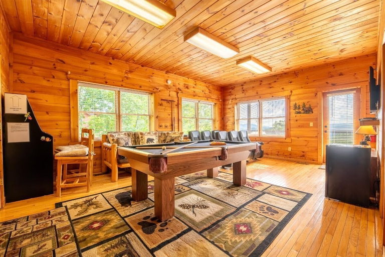 Game room 2, Walk In The Clouds 2, Sevier