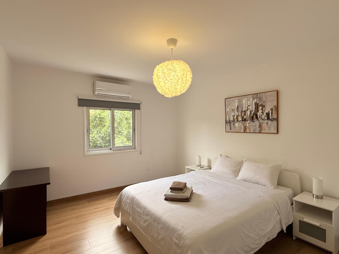Bedroom, Ellas Modern Duplex City Center