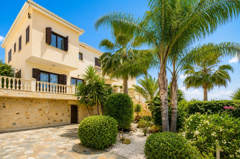 Others 3, Villa Evelina