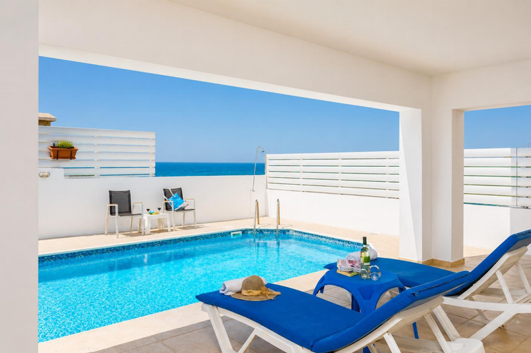2, Villa Serena