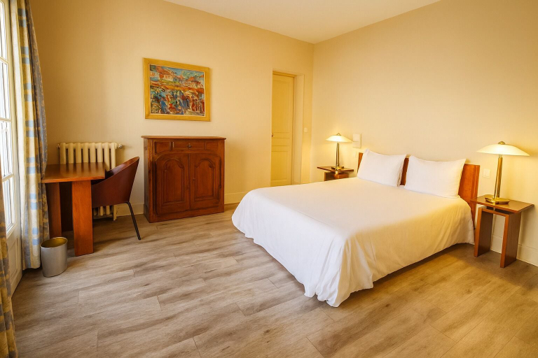 Bedroom 2, Hôtel Terminus, Lot