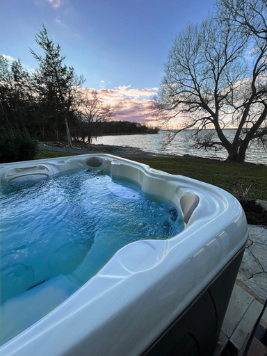Sport & Beauty, Boutique Accommodation in PEC - Suite 4, Lake Ontario